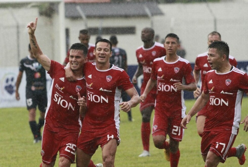 Royal Pari se frota las manos para el debut