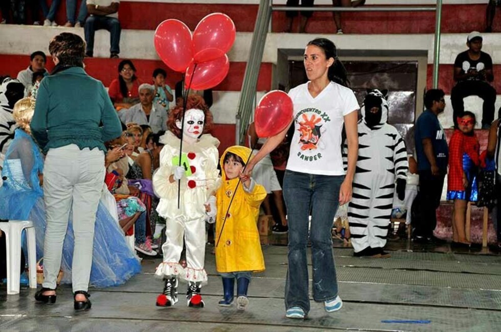 Convocan a festival de disfraces para niños