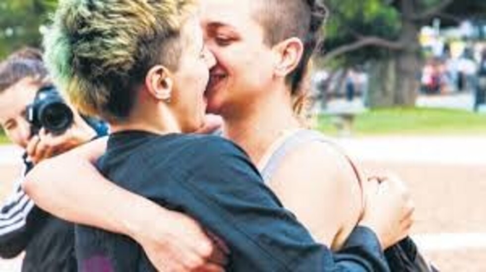 Dos futbolistas inglesas son novias y rivales