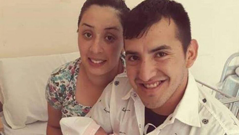 Mató a puñaladas a su ex delante de su bebé