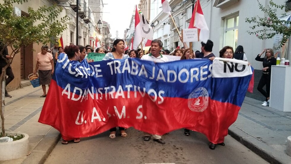 Multitudinaria marcha en defensa del 21f llega a la plaza Luis de Fuentes