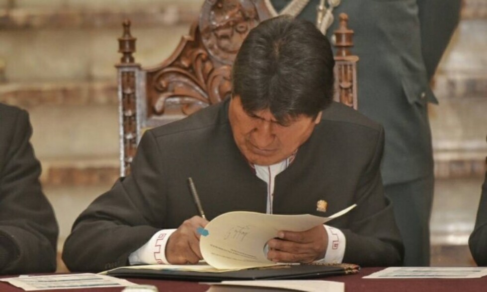 Morales promulga Ley del Sistema Único de Salud
