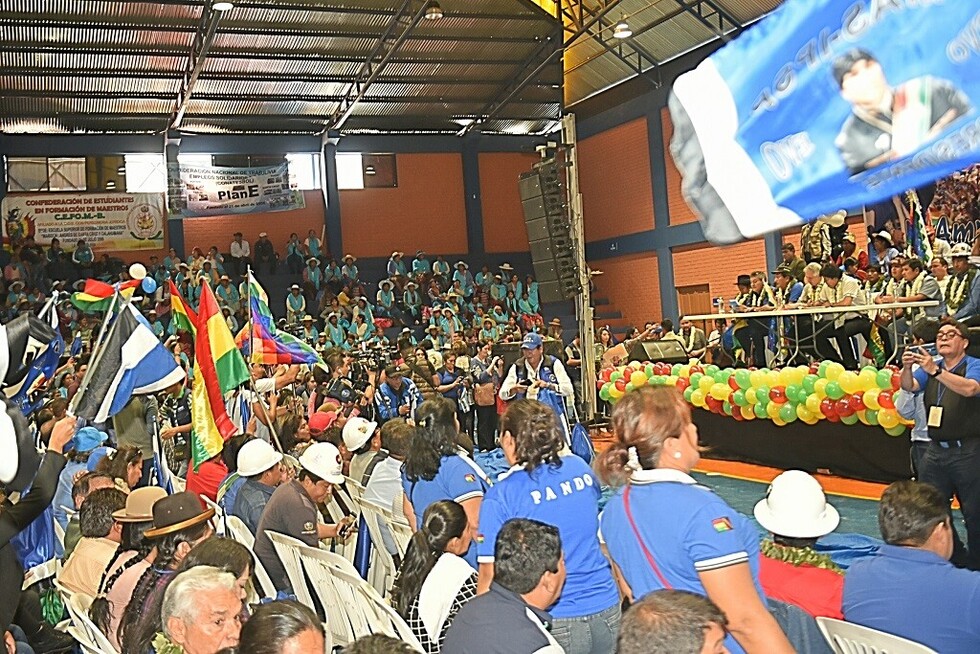 Presidente inaugura ampliado nacional del MAS y pide debate "por tiempo y materia" Presidente inaugura ampliado nacional del MAS y pide debate "por tiempo y materia"
