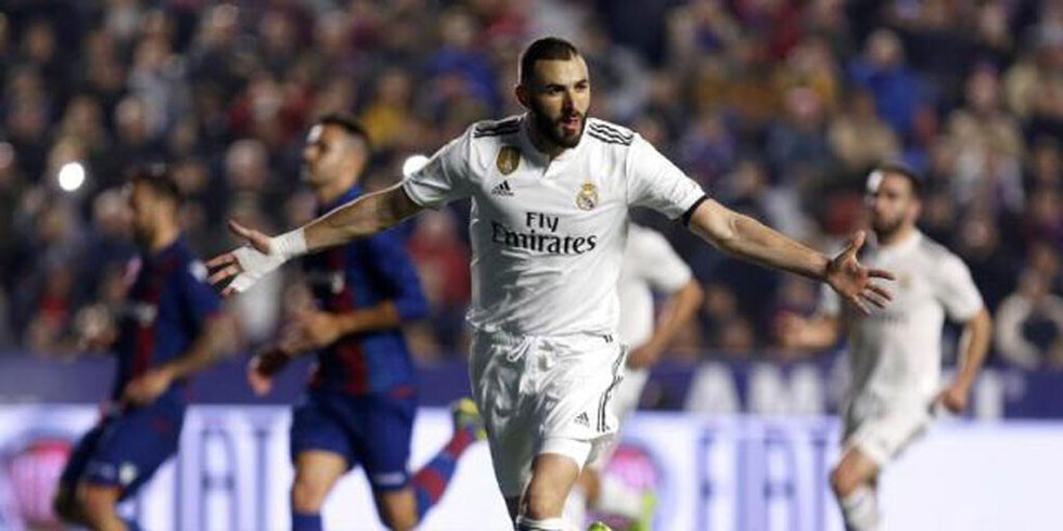 Dos penaltis con VAR dan a victoria al Madrid ante un Levante intenso