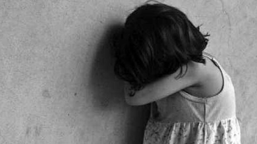 Una niña de tres años fue apuñalada por su abuelo
