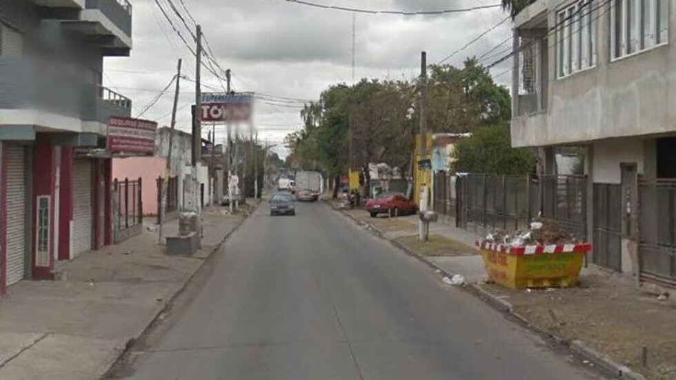 Hallan a un indigente carbonizado en camioneta
