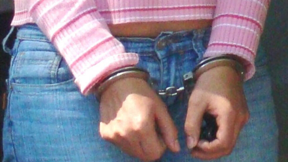 Encarcelan a una madre que intentó ahorcar a su bebé