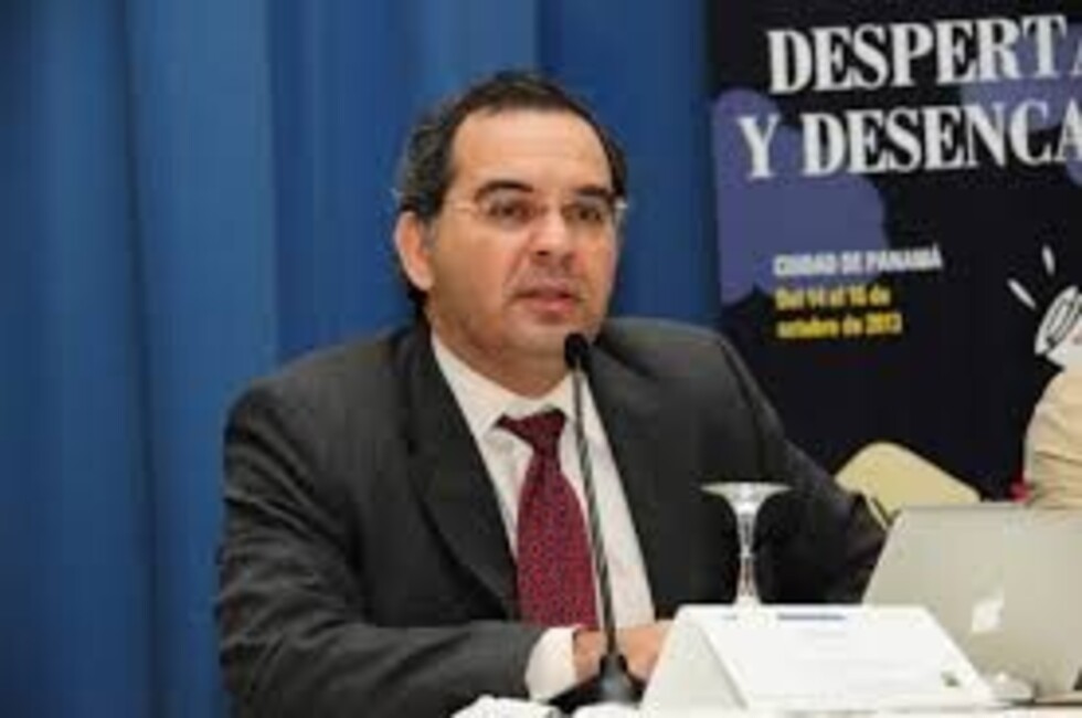 Ministro de Comunicación expresa pesar por asesinato de sobrino de periodista en Santa Cruz y pide justicia