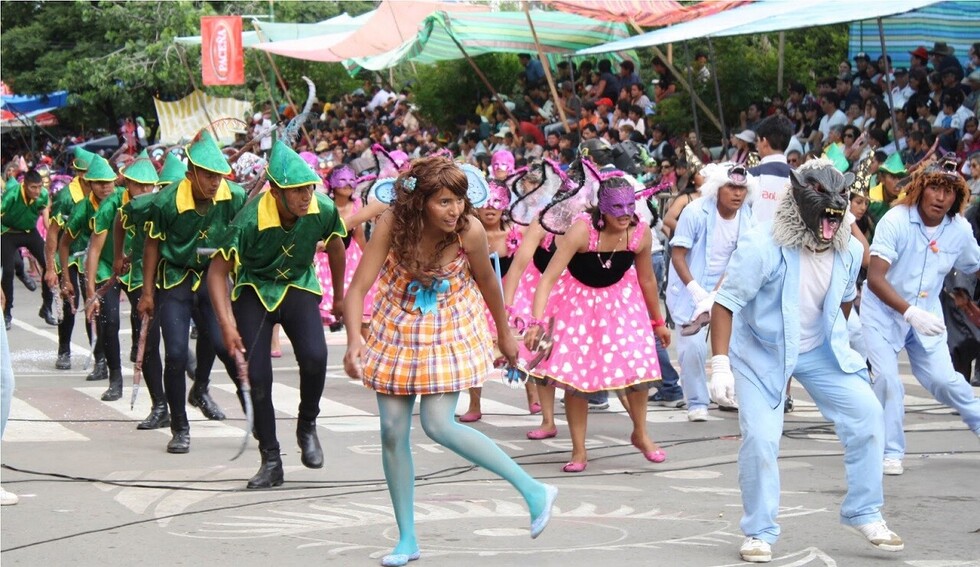 Corso de Corsos toma las calles de Cochabamba con más de 20.000 bailarines