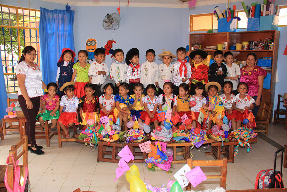 Los niños y su churo Carnaval