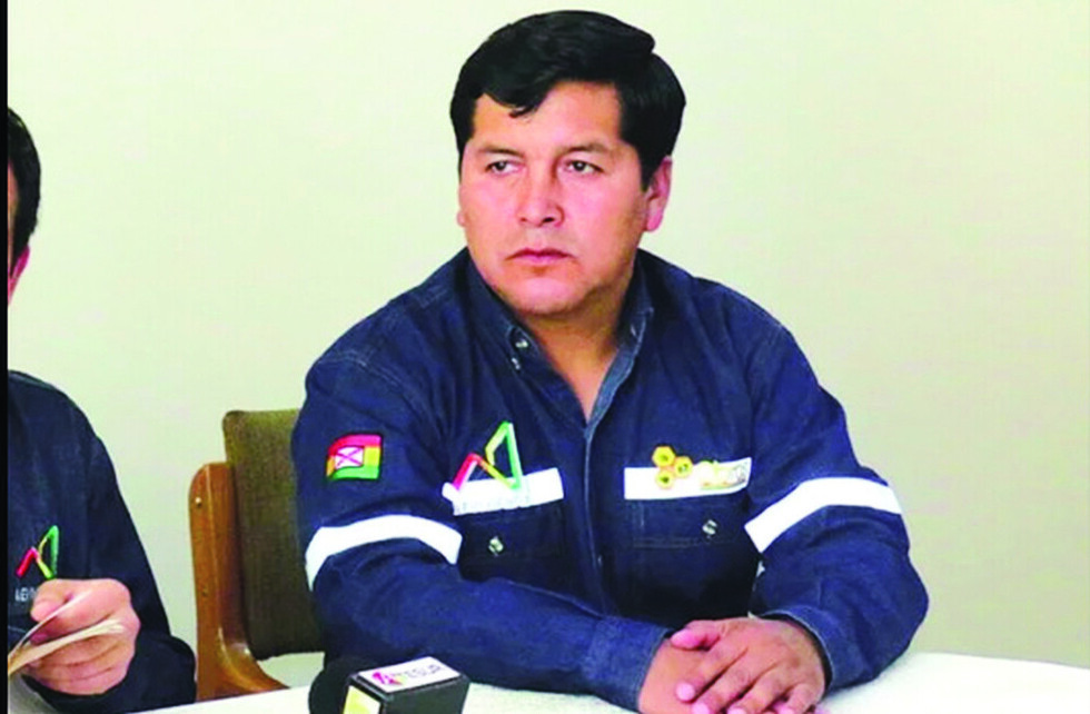 Piden la detención del ex director de la AEVivienda