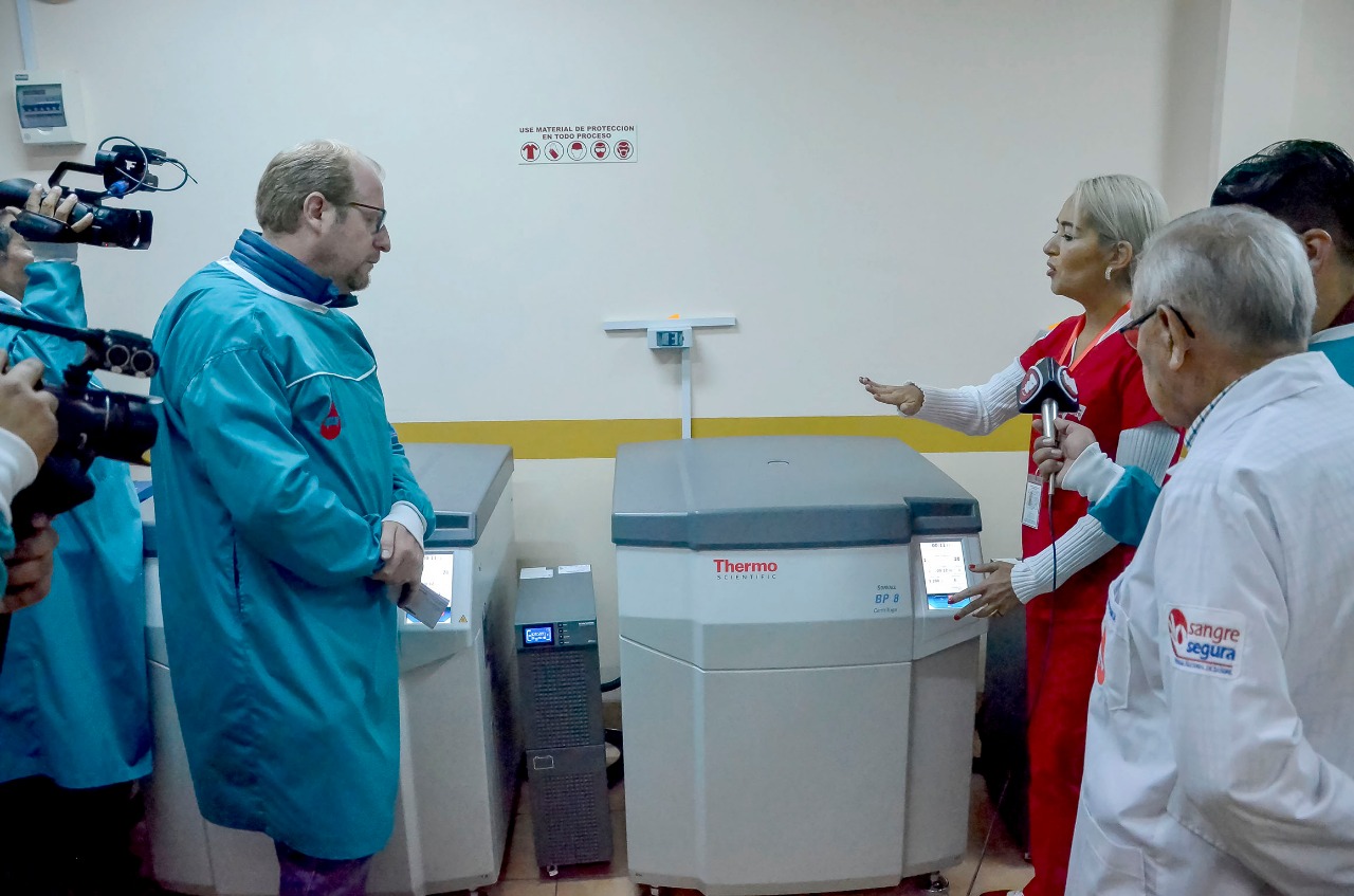 Entregan dos nuevos equipos para el Banco de Sangre