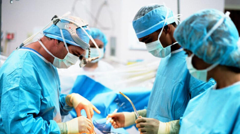 Confunden paciente y le sacan el intestino