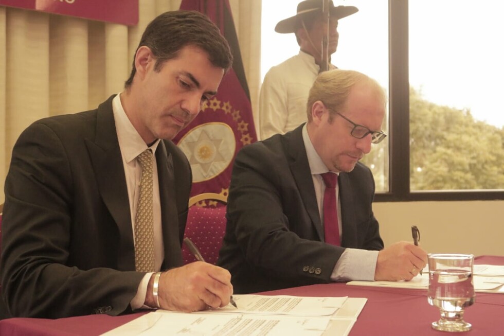 Oliva y Urtubey firman convenio de cooperación en políticas de Primera Infancia