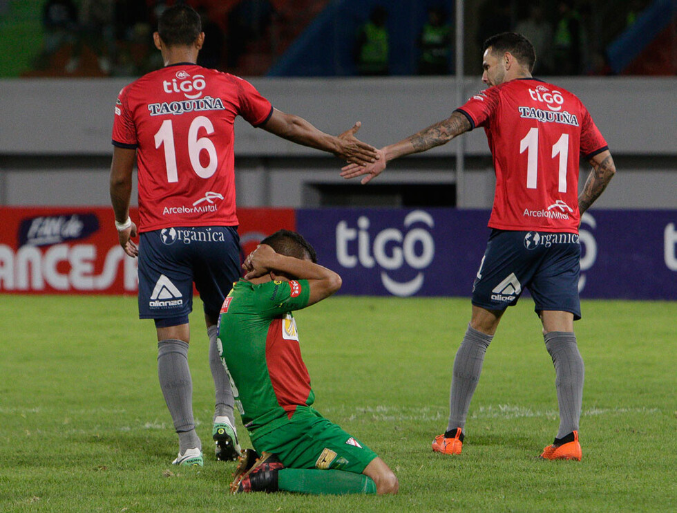 Wilstermann se acerca al  puntero del campeonato