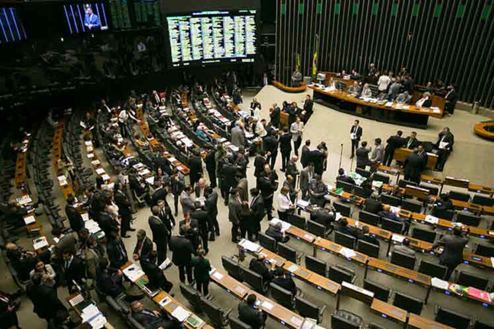 Partidos rechazan reforma de Bolsonaro de jubilación