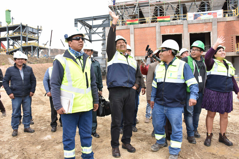 Inspeccionan avance en la planta de cemento en Potosí
