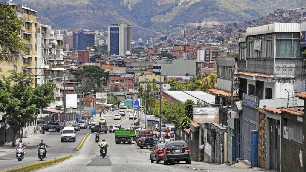 EE.UU. planea "inyectar dólares" para "rescatar" la economía de Venezuela si cae Maduro