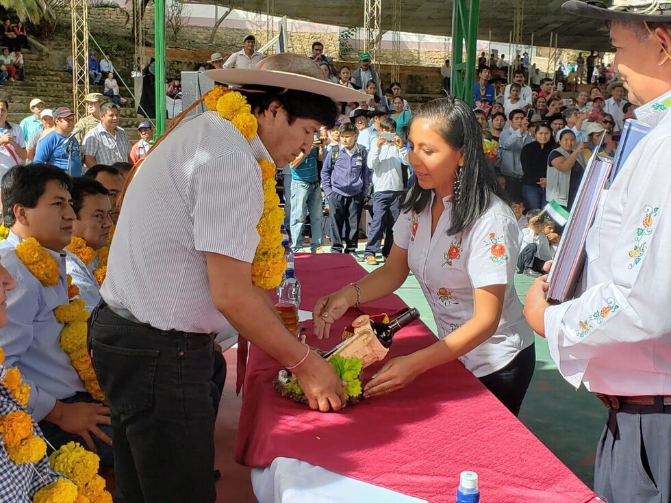 Presidente Evo entrega unidad educativa a estudiantes del municipio de Padcaya