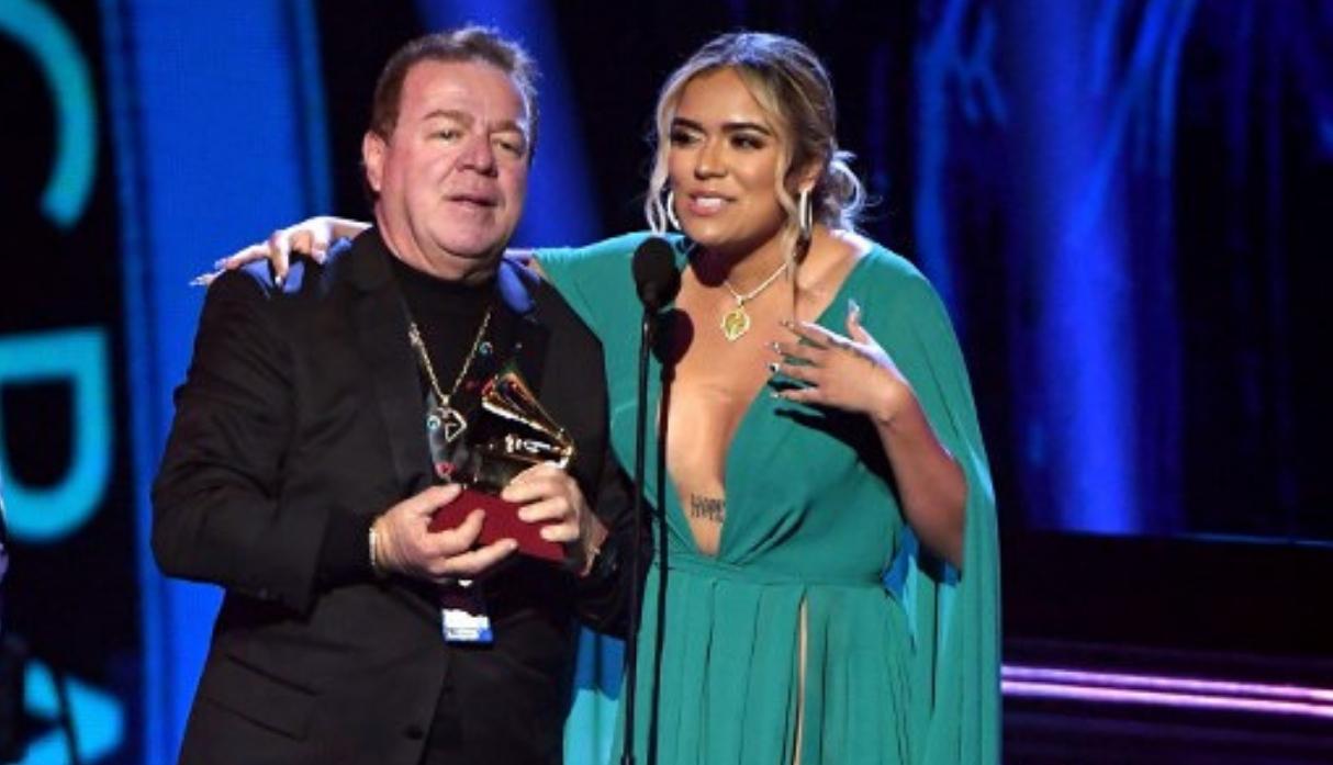 Karol G y su  papá cantaron en una fiesta