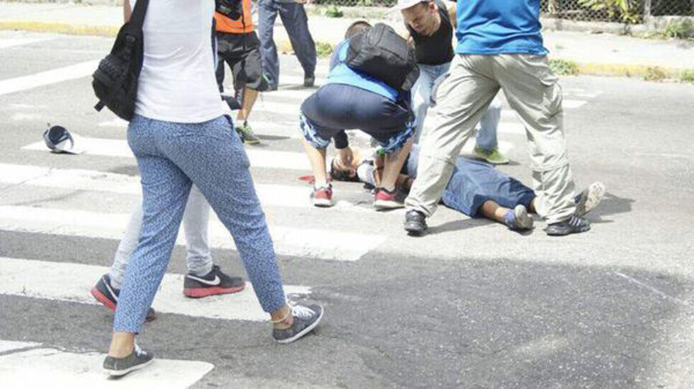 Asaltaron  a un joven y le rompieron el brazo