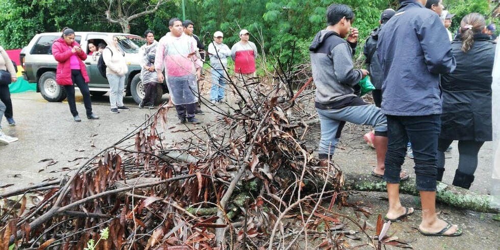 Bagayeros bloquean ingreso a Bermejo