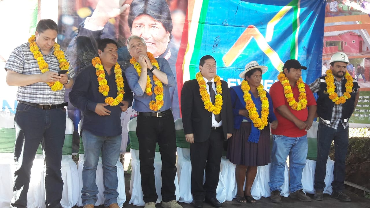 García Linera entregó 58 viviendas en Yacuiba