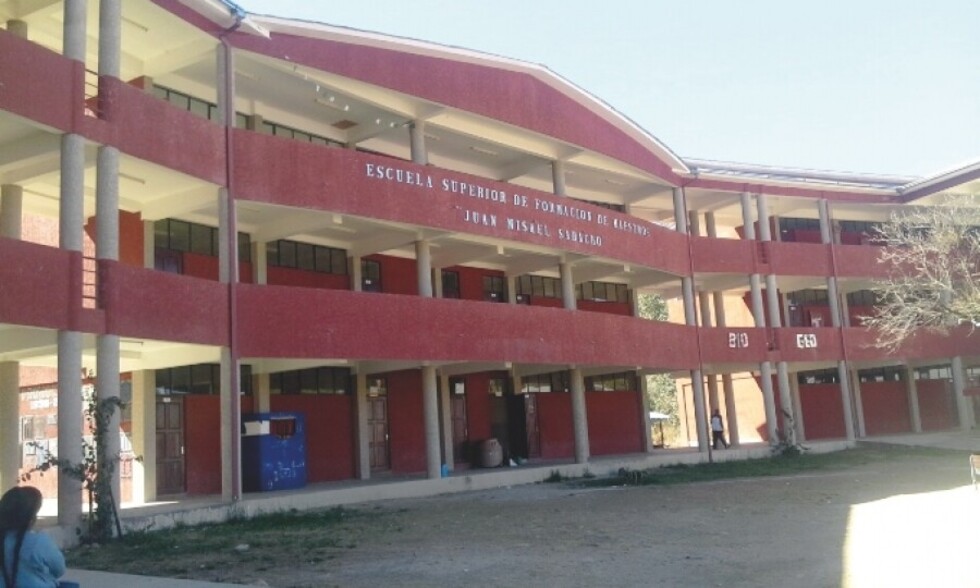 Analizan carreras técnicas en la escuela de maestros
