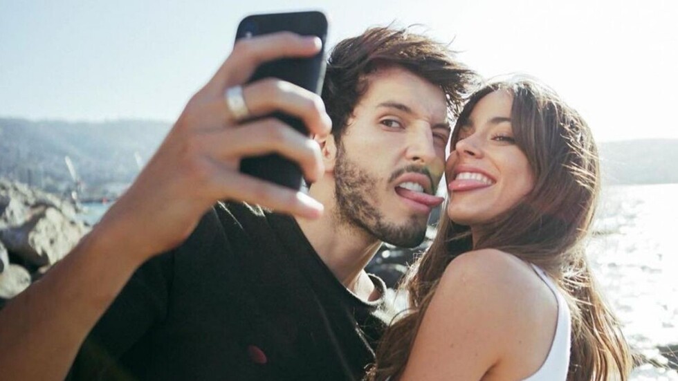 Yatra besó a  Tini Stoessel  en concierto