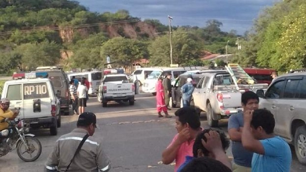 Transportistas bloquean carretera Villa Montes- Camiri, reclaman seguridad vial