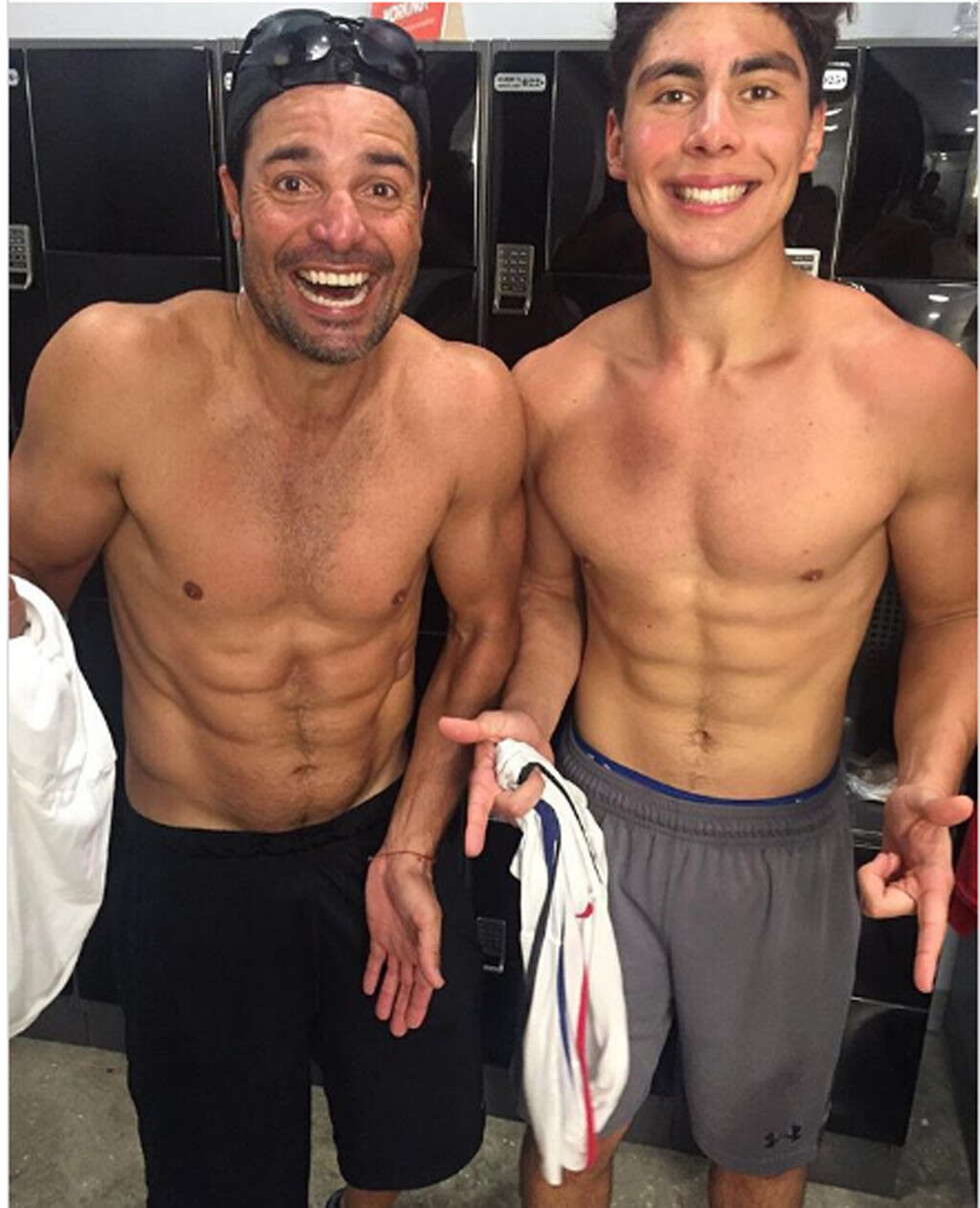 Los abs de Chayanne y su hijo encienden Instagram