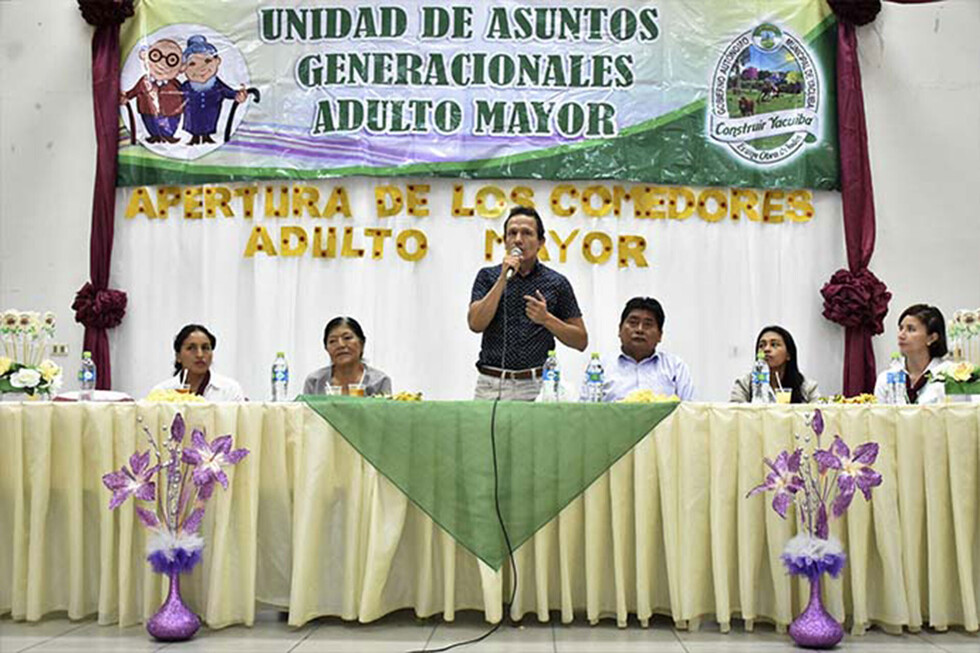 Adultos mayores se benefician con comedores