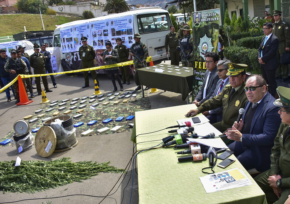 Incautan 145 kilos de cocaína y aprehenden a 8 personas