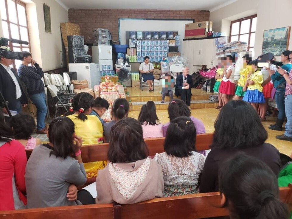 García Linera entregó alimentos y electrodomésticos al hogar Moisés Navajas