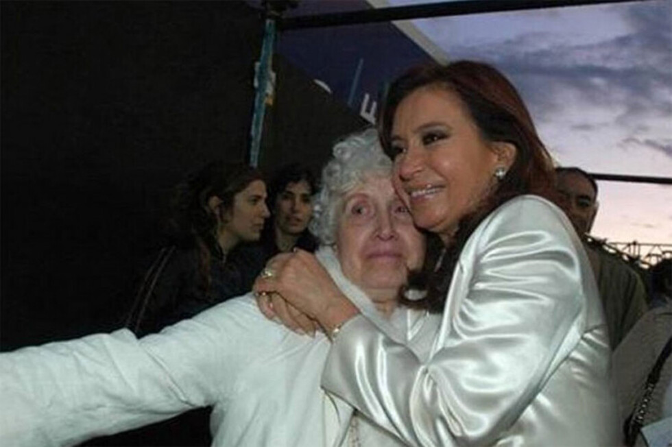 Envían fuerza a Cristina tras muerte de su madre