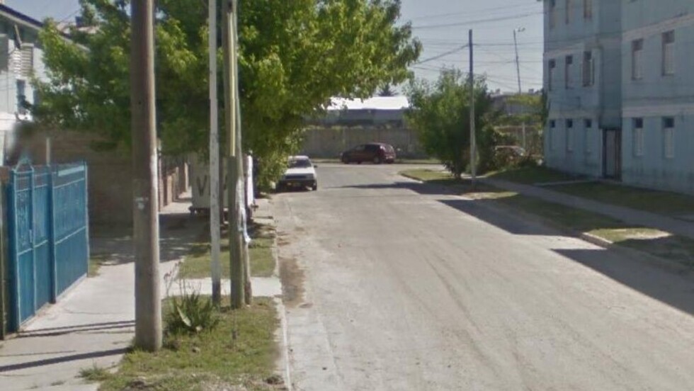 Asesinaron a hombre mientras arreglaba un auto