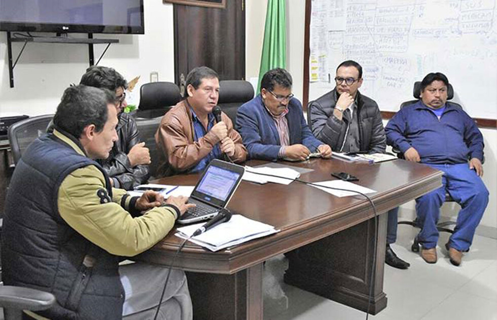 Alcaldes analizan ejecutar débitos al Gobierno Regional