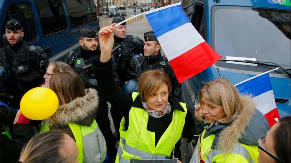 Chalecos amarillos critican anuncios de Macron