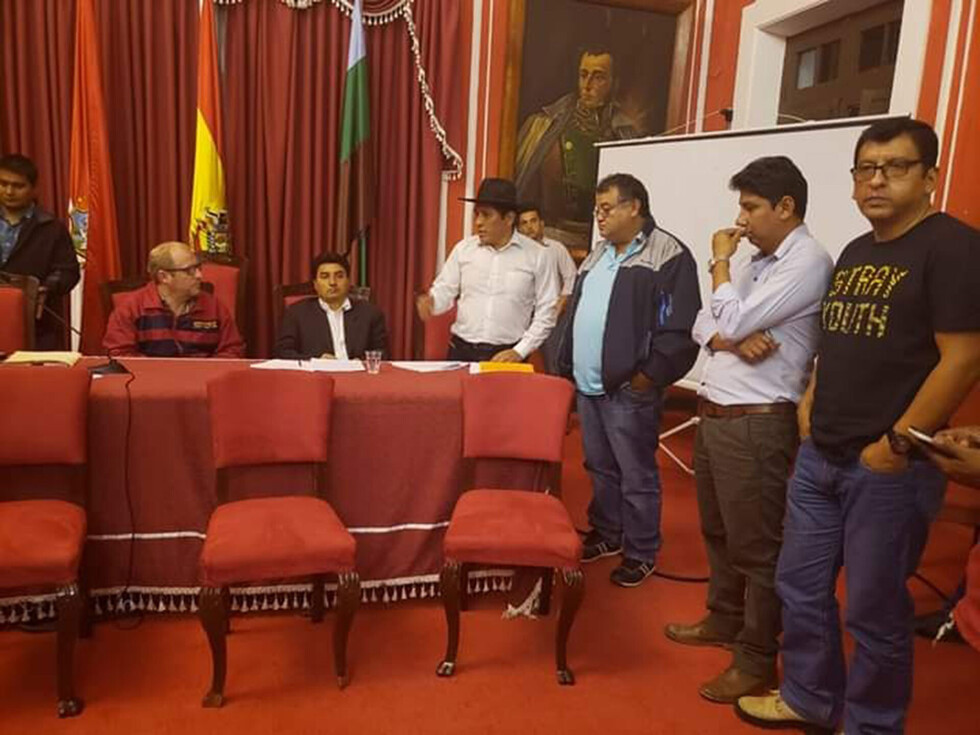 Pactan agenda de inversiones en el área rural de Cercado