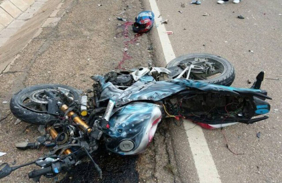 Motociclista atropelló a 2 personas, una murió