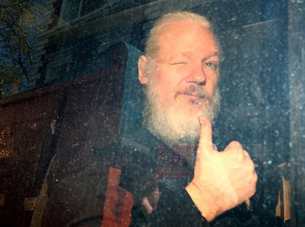 Corte británica sentencia a Assange a 50 semanas de cárcel