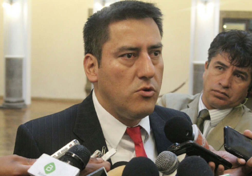 Ministro de Defensa ve difícil la tarea de rescate