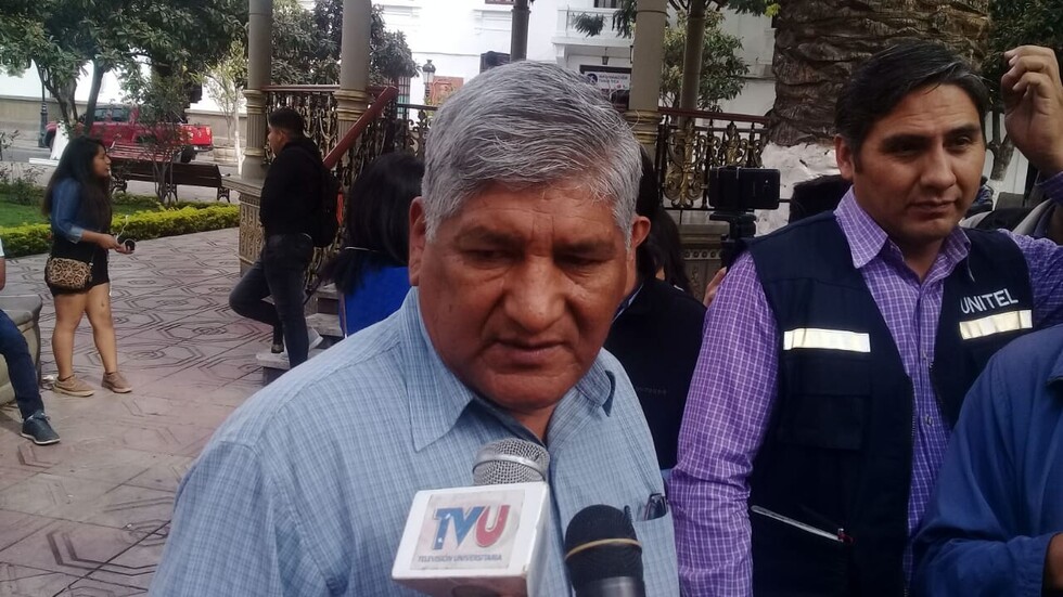 Asambleísta Pedraza amenaza con inhabilitar a gobernador si no renuncia para la reelección