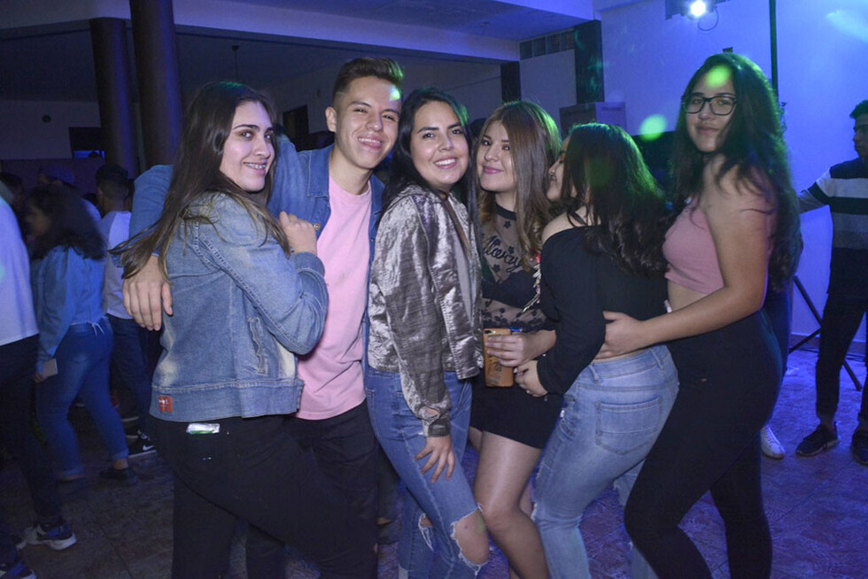 Alegría y mucho baile en la fiesta “Versus”