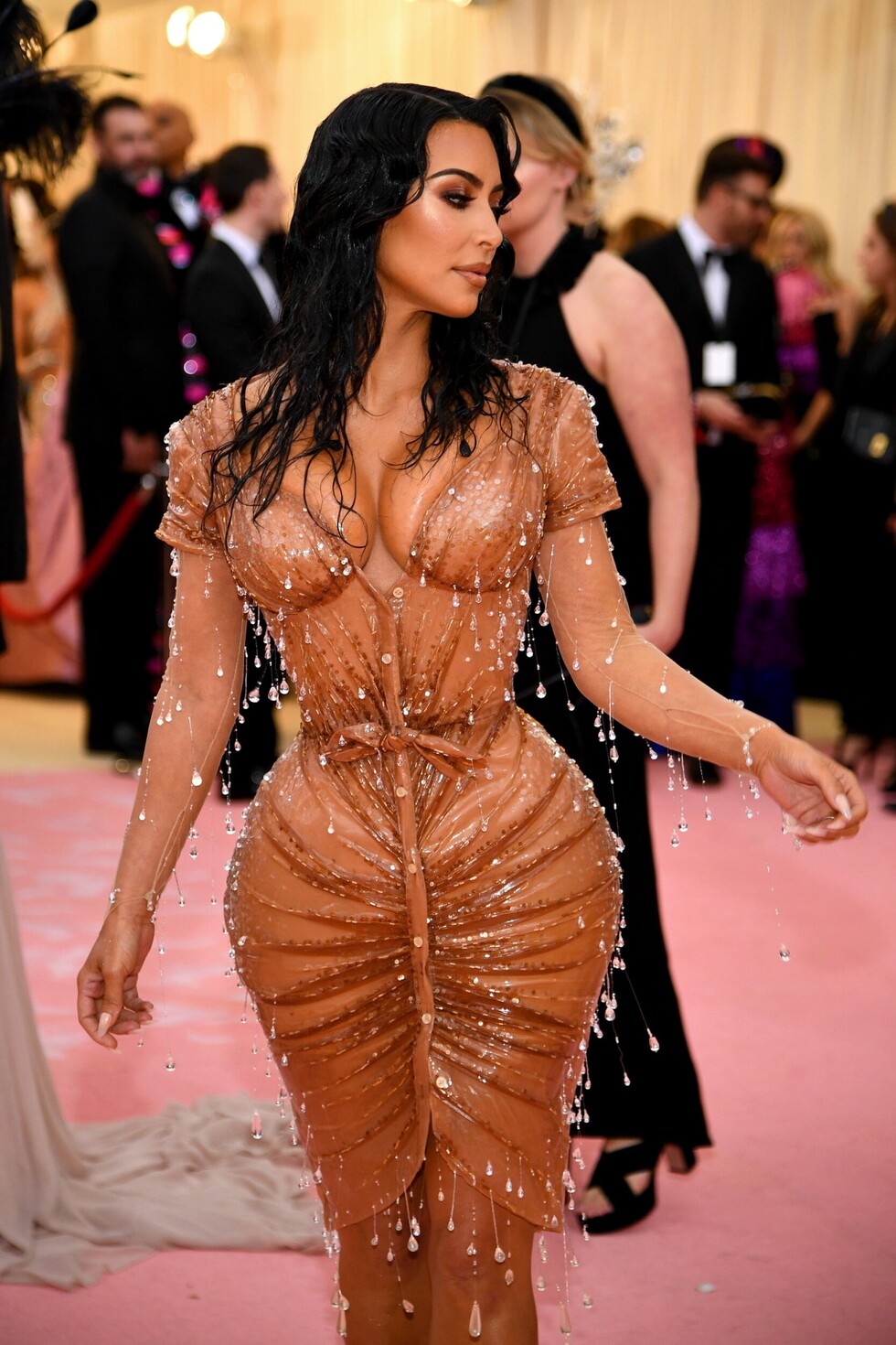 Kim usó una faja para su “cinturita”