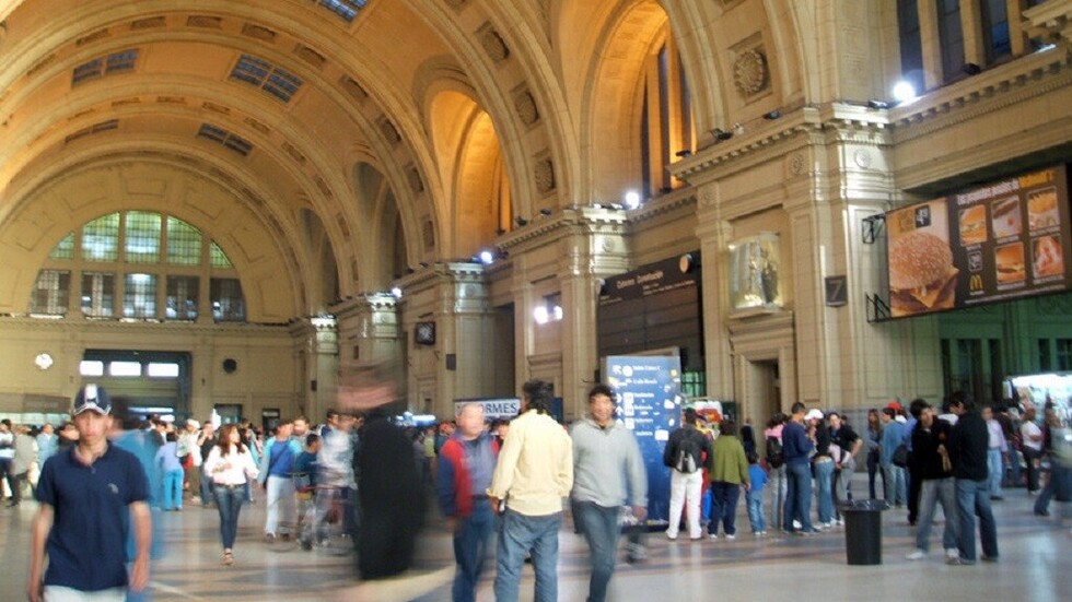Amenazas de bomba en los trenes de Buenos Aires interrumpen el servicio