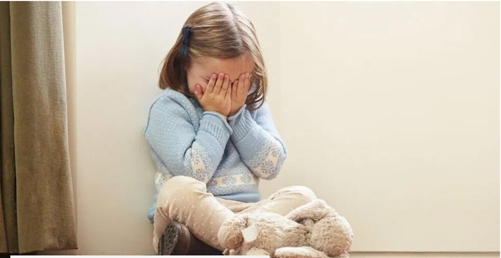 Secuestró a su hija y su  padre está desesperado