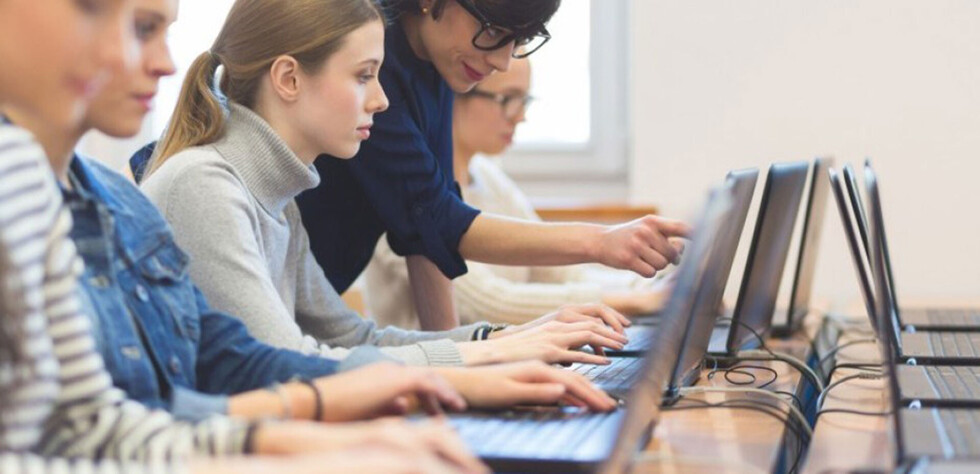 Banco Económico enseñó a 30 mujeres marketing digital