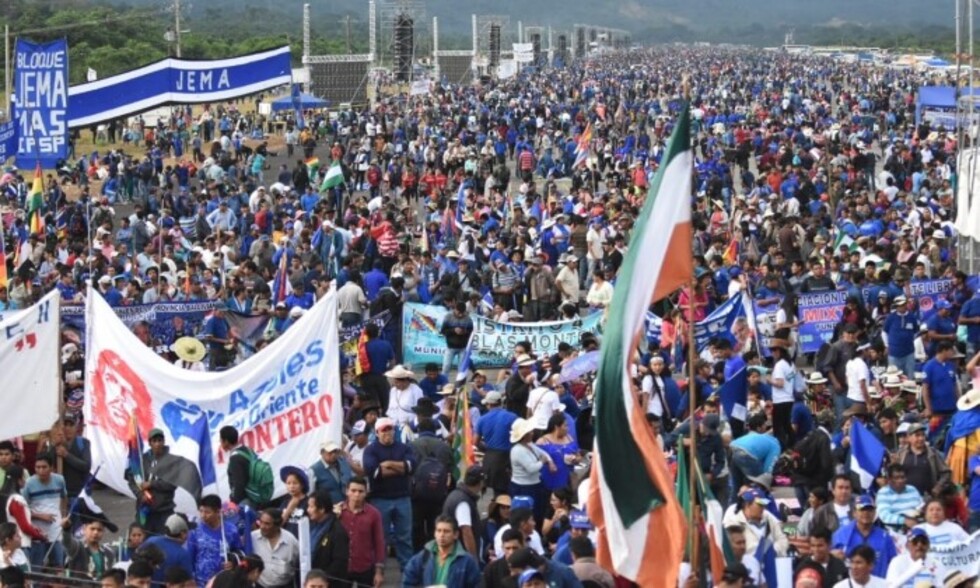 Morales llega al aeropuerto 'Soberanía' de Chimoré para el inicio de campaña del MAS