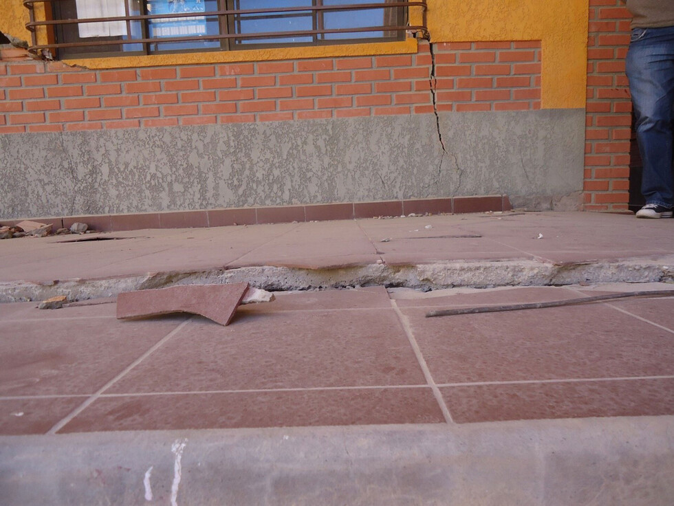 Piden imputar a Lino y Alarcón por colegio que se cae a pedazos